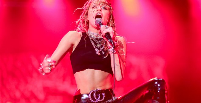 Miley Cyrus cantando 'Zombie' de The Cranberries es sencillamente genial