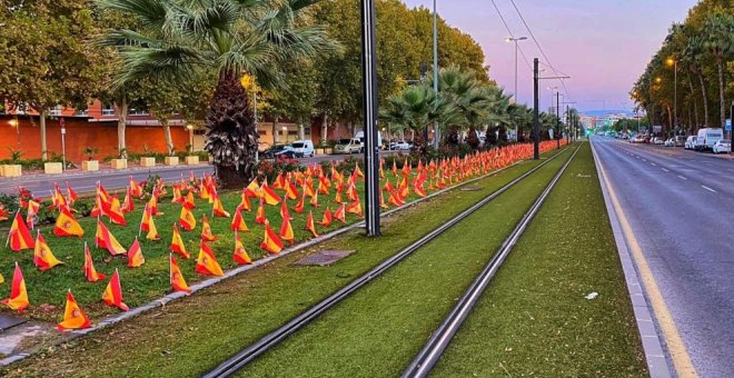 Una asociación vinculada a Vox planta miles de banderas de España en Murcia en homenaje a las víctimas de coronavirus