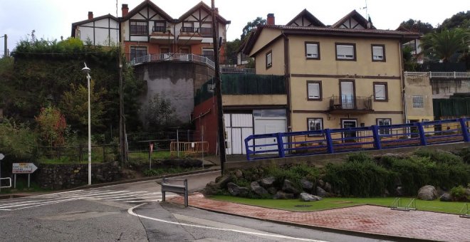 Comienzan las obras de refuerzo del talud del acceso a la vía verde Castro-Traslaviña