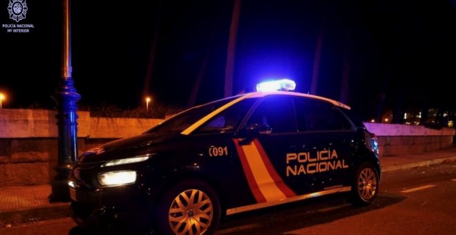 La Policía sanciona a ocho jóvenes sin mascarilla en otra fiesta en Santander