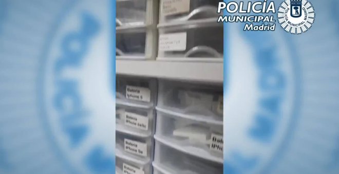 Incautados más de 700 artículos falsificados de telefonía móvil en una tienda del Distrito de Salama