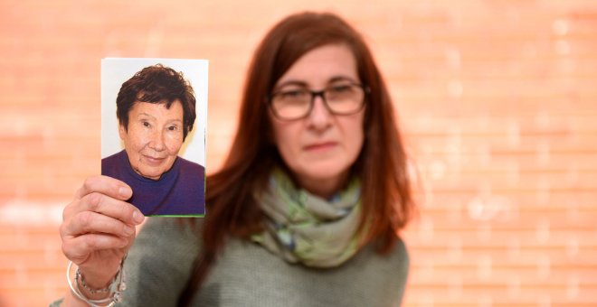 Ana Isabel Alberca: "Mi madre tuvo seis citas telefónicas y al final murió de un cáncer con metástasis"