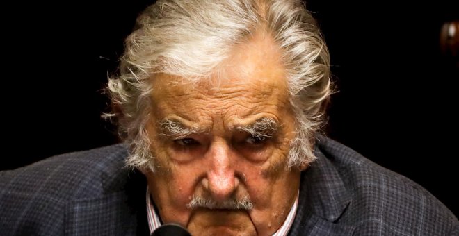 Pepe Mujica evoluciona "tranquilo y sin complicaciones" tras una cirugía