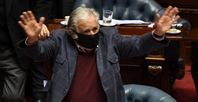 El expresidente uruguayo Mujica renuncia al Senado y se retira de la política activa