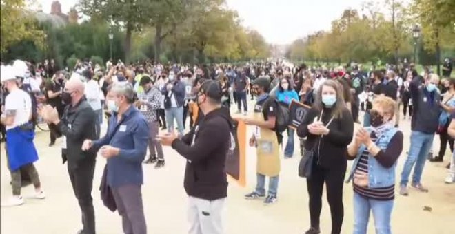 La hostelería toma la calle para protestar por el cierre de sus negocios en Cataluña