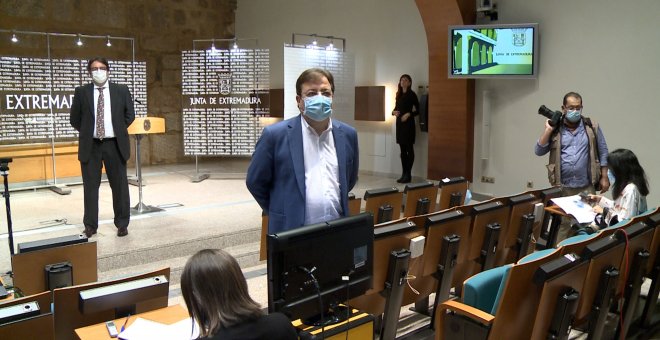 Fernández Vara y consejero de Sanidad en rueda de prensa
