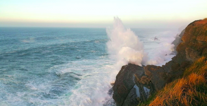 Cantabria estará en alerta naranja por fenómenos costeros desde esta medianoche y hasta el lunes