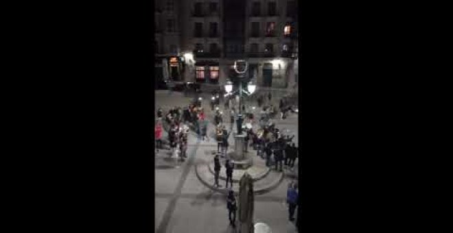 Manifestación nocturna en Cañadío en defensa del ocio: "Si este es nuestro ocio, no nos moverán"