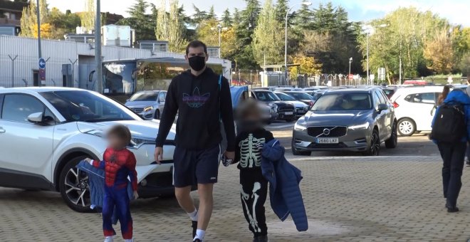 Casillas lleva al colegio a sus hijos disfrazados para celebrar Halloween