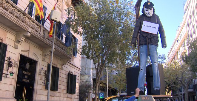 Taxistas se manifiestan en Barcelona para pedir ayudas al sector