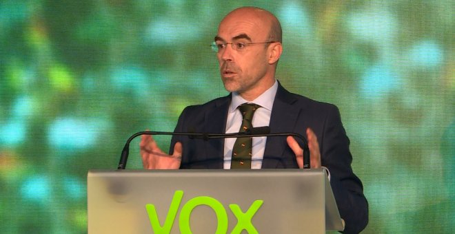 Vox incluye a Casado en el Gobierno de Sánchez como "ministro de la oposición"