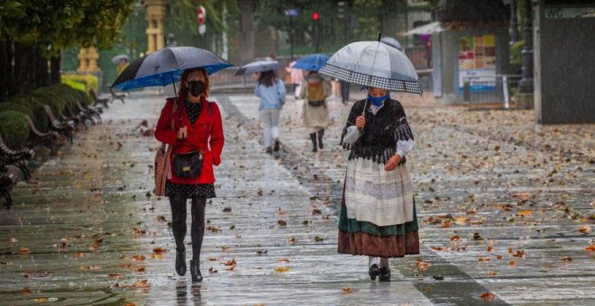 Oleaje, viento y nieve ponen en riesgo a una quincena de provincias en una jornada en la que bajan las temperaturas