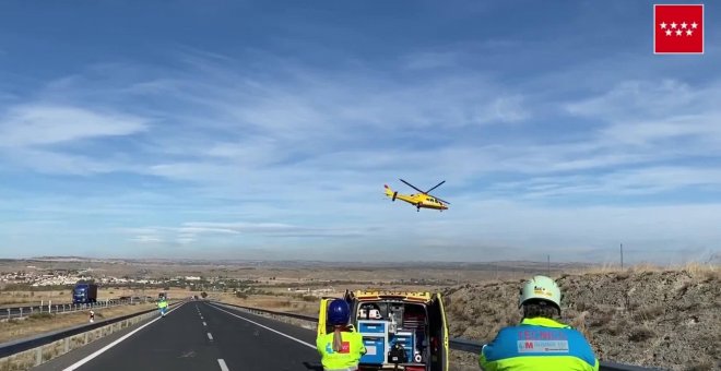 Grave un hombre al quedar atrapado en su coche