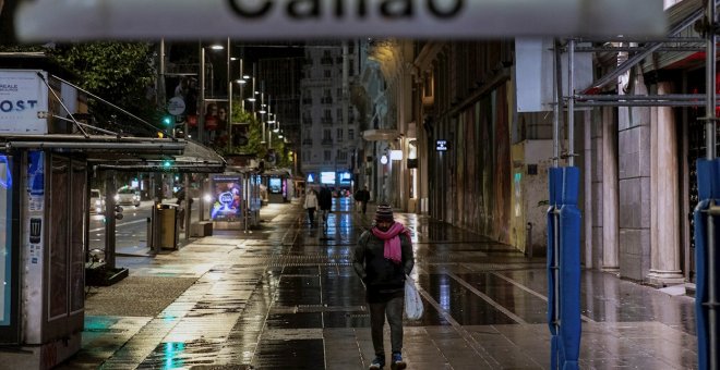 Madrid permite reuniones de seis personas en casas de 00.00 a 06.00 horas pero no pasear por la calle