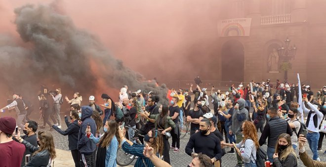 Prop de 500 persones del sector de la restauració protesten a Barcelona contra el tancament de bars i restaurants