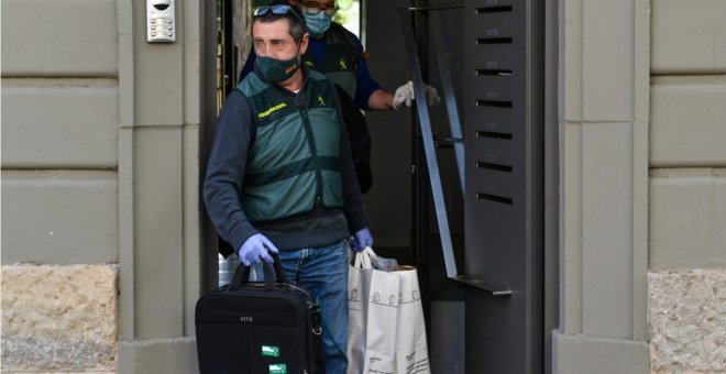 La Guardia Civil detiene a 21 personas acusadas de desvío de fondos para financiar el 'procés'