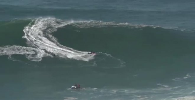 Las inmensas olas de Nazaré vuelven a atraer a los surfistas