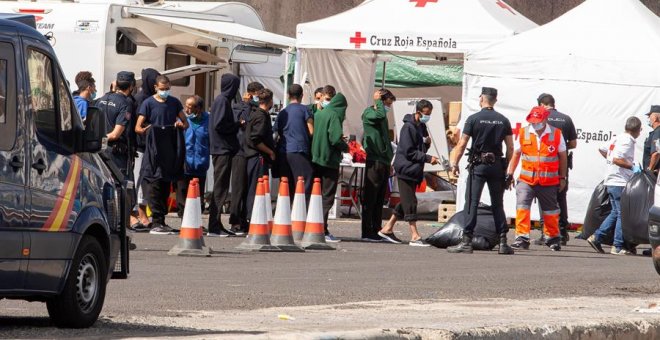 El Gobierno planea construir un centro de atención a migrantes en Gran Canaria para evitar el colapso en Arguineguín