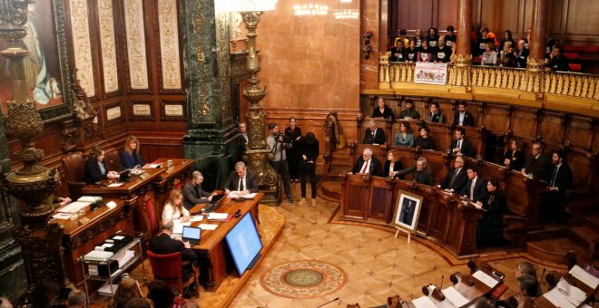 L'Ajuntament de Barcelona retira la Medalla d'Or de la Ciutat a Joan Carles I amb divisió al Govern municipal