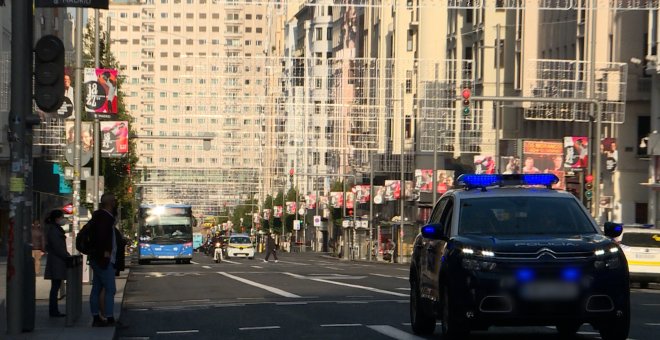 Aspecto de la Gran Vía de Madrid después de los altercados de anoche