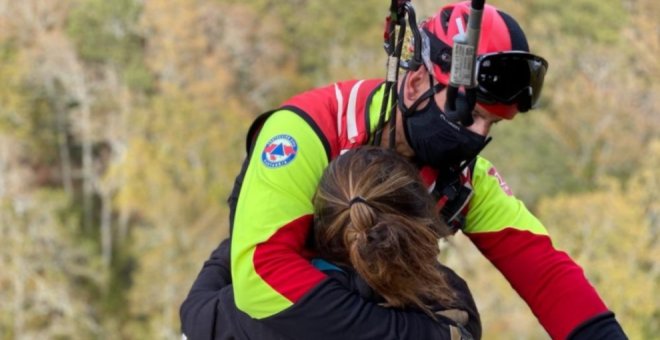 Rescatadas en helicóptero dos senderistas en Medio Cudeyo y Cabuérniga