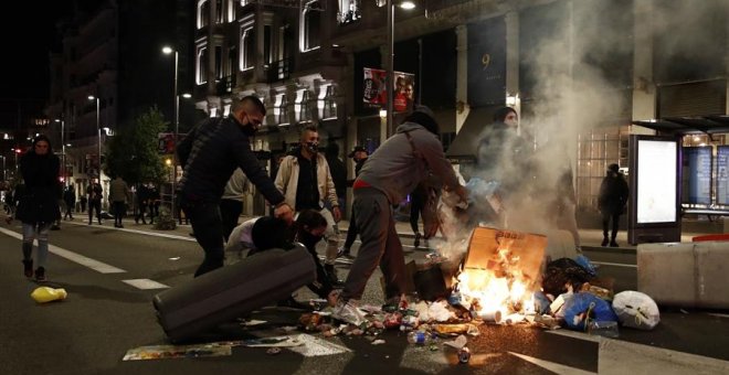 33 detenidos y 12 heridos, tres de ellos policías, en los disturbios de Madrid contra las restricciones