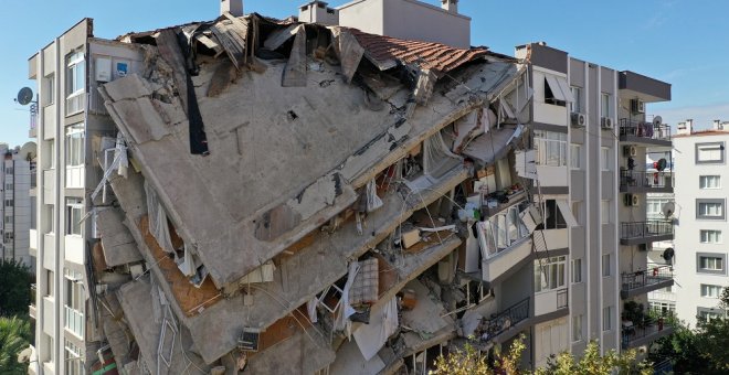 Ascienden a 62 las víctimas mortales por el terremoto de Turquía