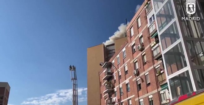 Incendio sin heridos en una azotea de un edificio de 13 plantas en La Elipa