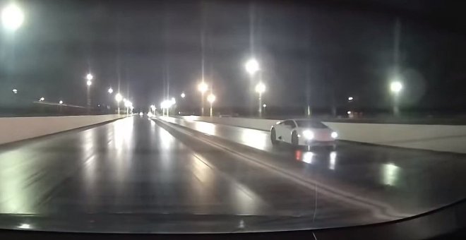 Duelo de aceleración: ¿es más rápido un Tesla Model S 'Raven' que el Lamborghini Huracán?