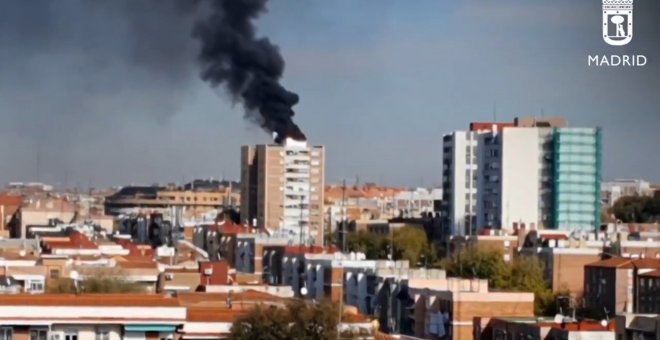 Incendio en la azotea de un edificio de Ciudad Lineal (Madrid)