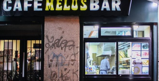 "El Melo's cierra, menos Lavapiés": el emotivo homenaje de los clientes tras el cierre de un mítico bar en Madrid