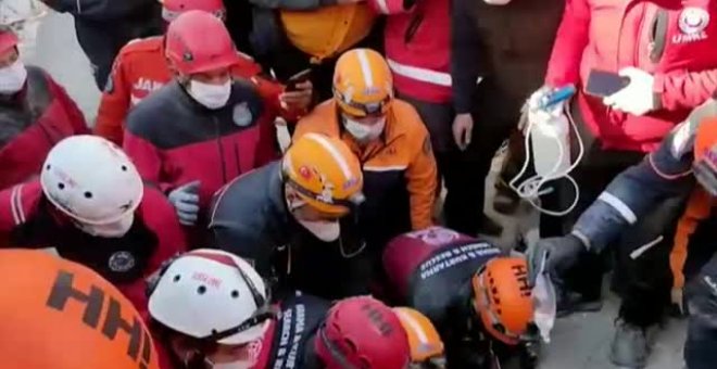 Rescatan a otra niña de 4 años 90 horas después del terremoto