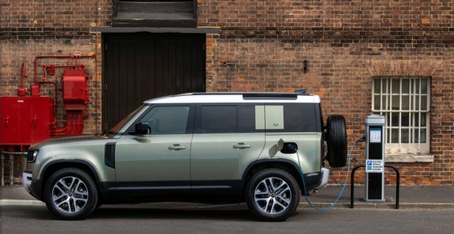 Land Rover planea un Defender Sport híbrido enchufable más asequible y más eficiente