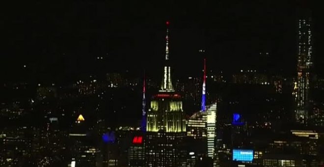 Nueva York ilumina sus edificios durante la noche electoral