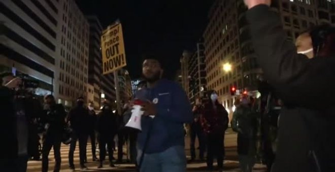 El movimiento antirracista Black Lives Matter se manifiesta en Washington durante la noche electoral