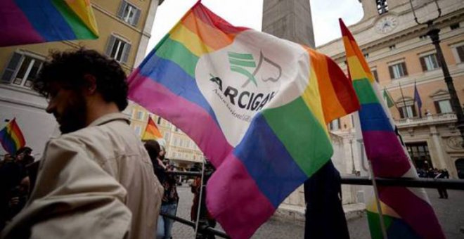 Italia da primer paso para una ley contra la homofobia y transfobia