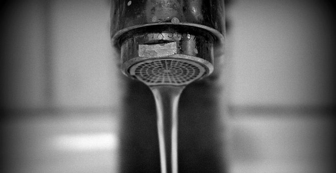 Dominio Público - La privatización y los derechos humanos al agua potable y al saneamiento