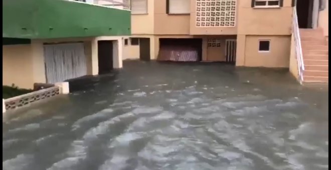 Las lluvias anegan urbanizaciones de playa en Mareny de Barraquetes