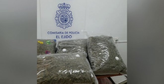 Cinco detenidos en El Ejido por transportar un cargamento de marihuana