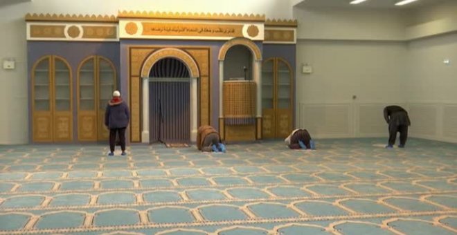 La primera mezquita en Atenas abre sus puertas a la oración