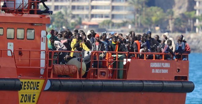 Casi 1.700 migrantes, uno fallecido, han llegado este sábado a Canarias