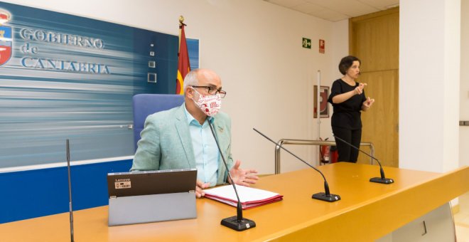 El consejero de Sanidad niega improvisación en las últimas medidas y limitaciones adoptadas