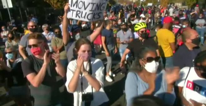 Los votantes de Biden desbordan las calles con su alegría, tras la victoria electoral