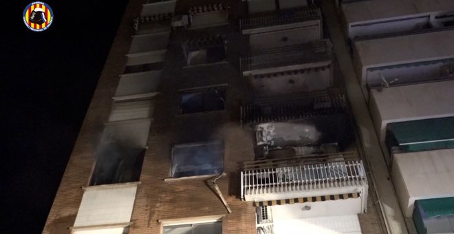 Hallan un cuerpo calcinado en incendio de una vivienda en Sagunto