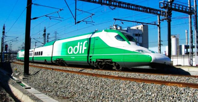 Adif busca potenciales promotores para instalar puntos de recarga en 400 estaciones de tren