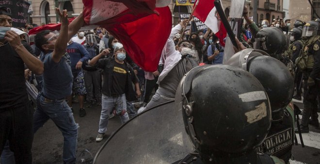 La tensión aumenta en Perú entre denuncias de golpe de Estado y protestas en las calles tras la destitución de Vizcarra