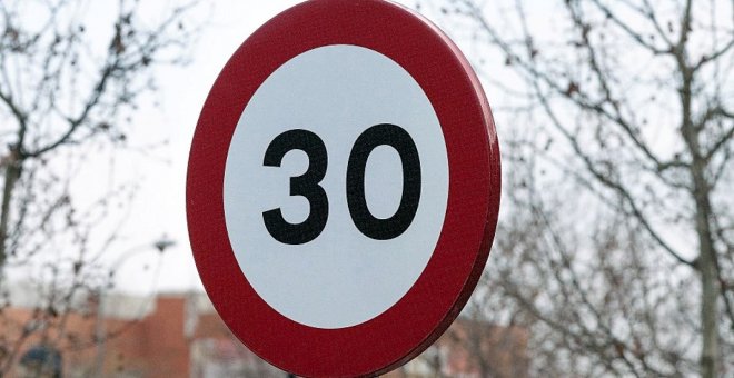 Adiós al margen de 20 km/h para adelantar, nuevos límites en ciudad y sanciones más duras