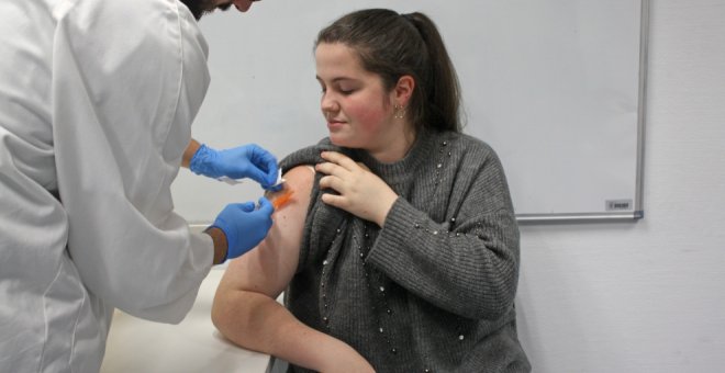 Sanidad insiste en que no hay desabastecimiento de vacunas de la gripe, sino un "descuadre"