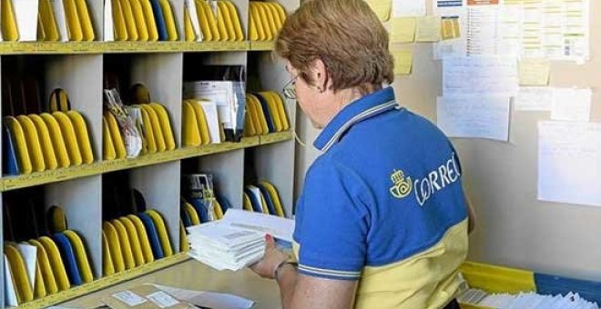 CCOO y UGT tachan de "chalaneo político" la distribución de vacantes de empleo en Correos