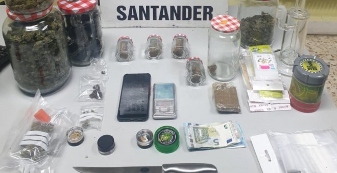Detenido por estar con ocho jóvenes sin mascarilla y diversas drogas en su local de Santander